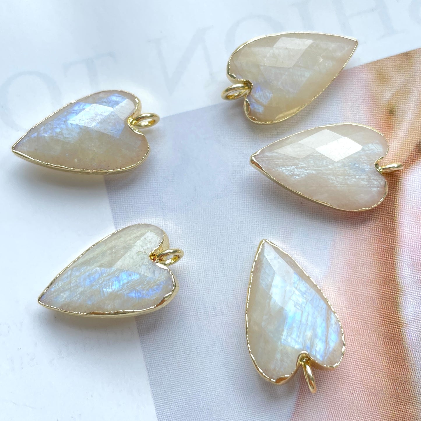 5pcs/Lot Gold Plated Bezel Natural Labradorite Amethyst Black Onyx Rose Quartz Faceted Heart Pendants Moon Stone Stone Charms New Charms Arrivals Charms Beads Beyond