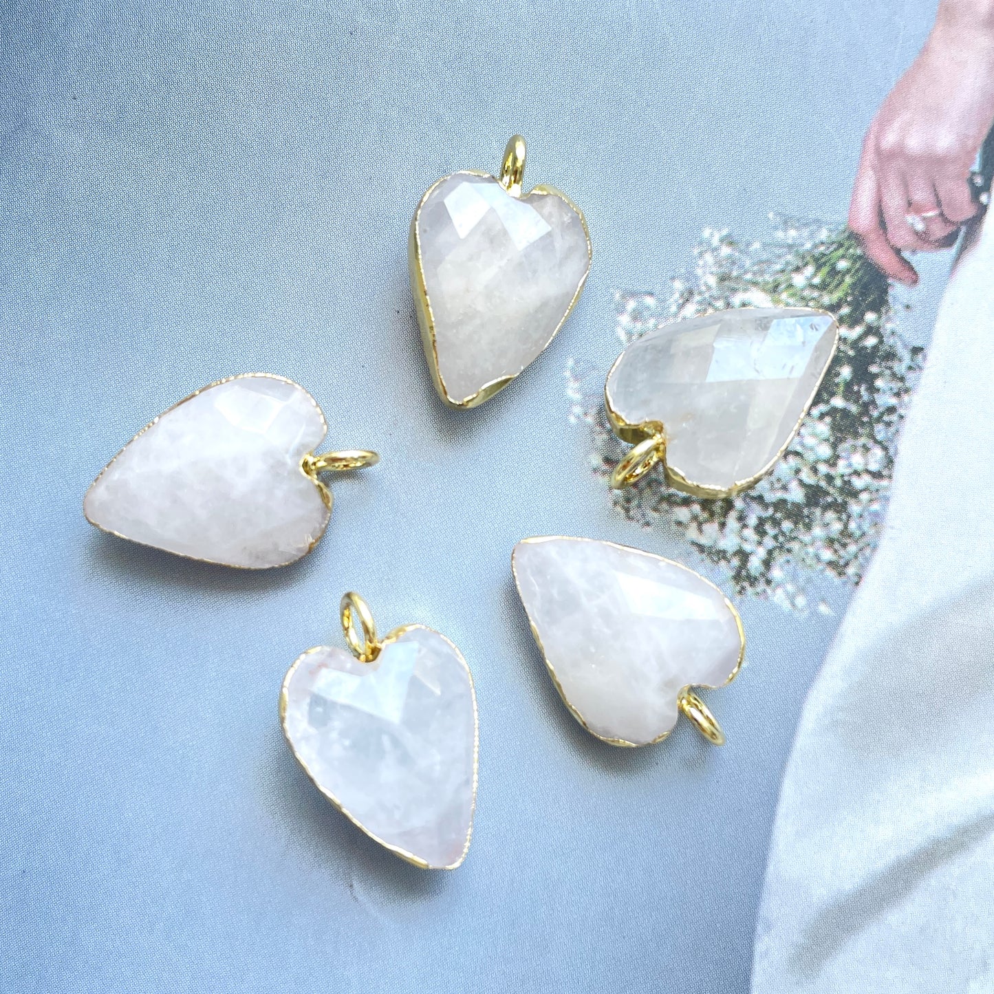 5pcs/Lot Gold Plated Bezel Natural Labradorite Amethyst Black Onyx Rose Quartz Small Heart Pendants Clear Quartz Stone Charms New Charms Arrivals Charms Beads Beyond