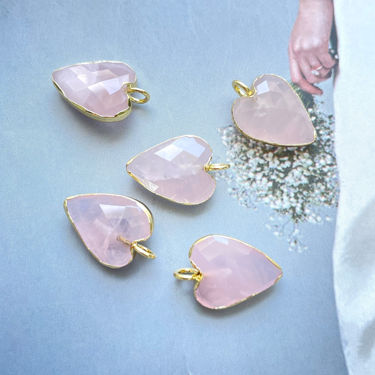 5pcs/Lot Gold Plated Bezel Natural Labradorite Amethyst Black Onyx Rose Quartz Small Heart Pendants Rose Quartz Stone Charms New Charms Arrivals Charms Beads Beyond