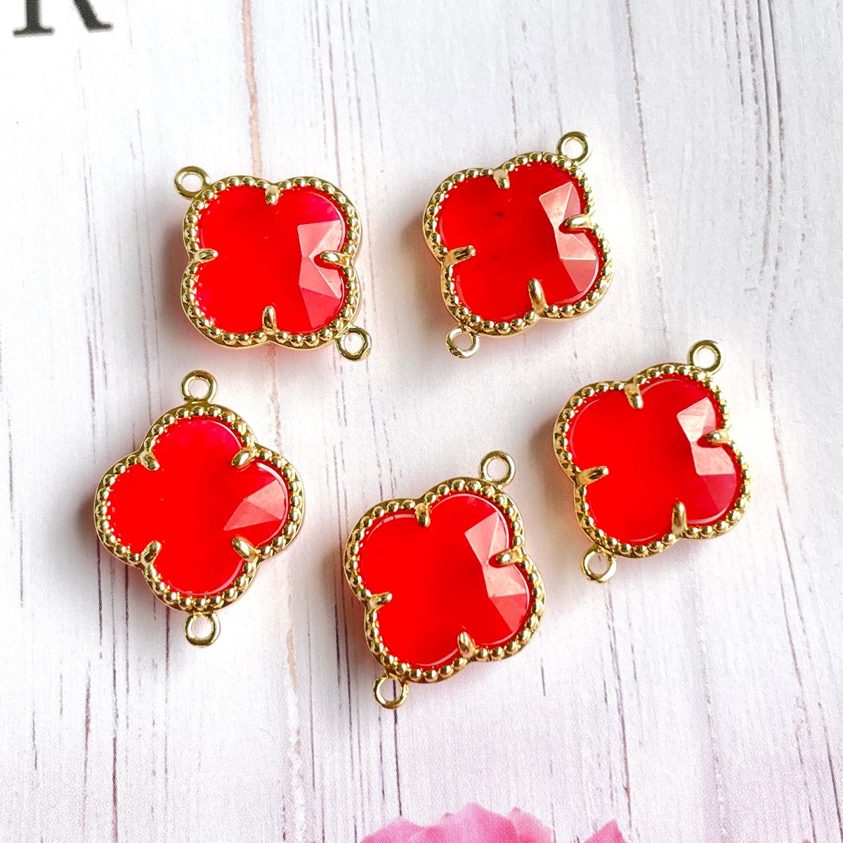 5pcs/Lot Gold Plated Bezel Labradorite Amethyst Rose Quartz White Quartz Tiger Eye Clover Flower Connectors Pink Jade Stone Charms Flower Connectors New Charms Arrivals Charms Beads Beyond
