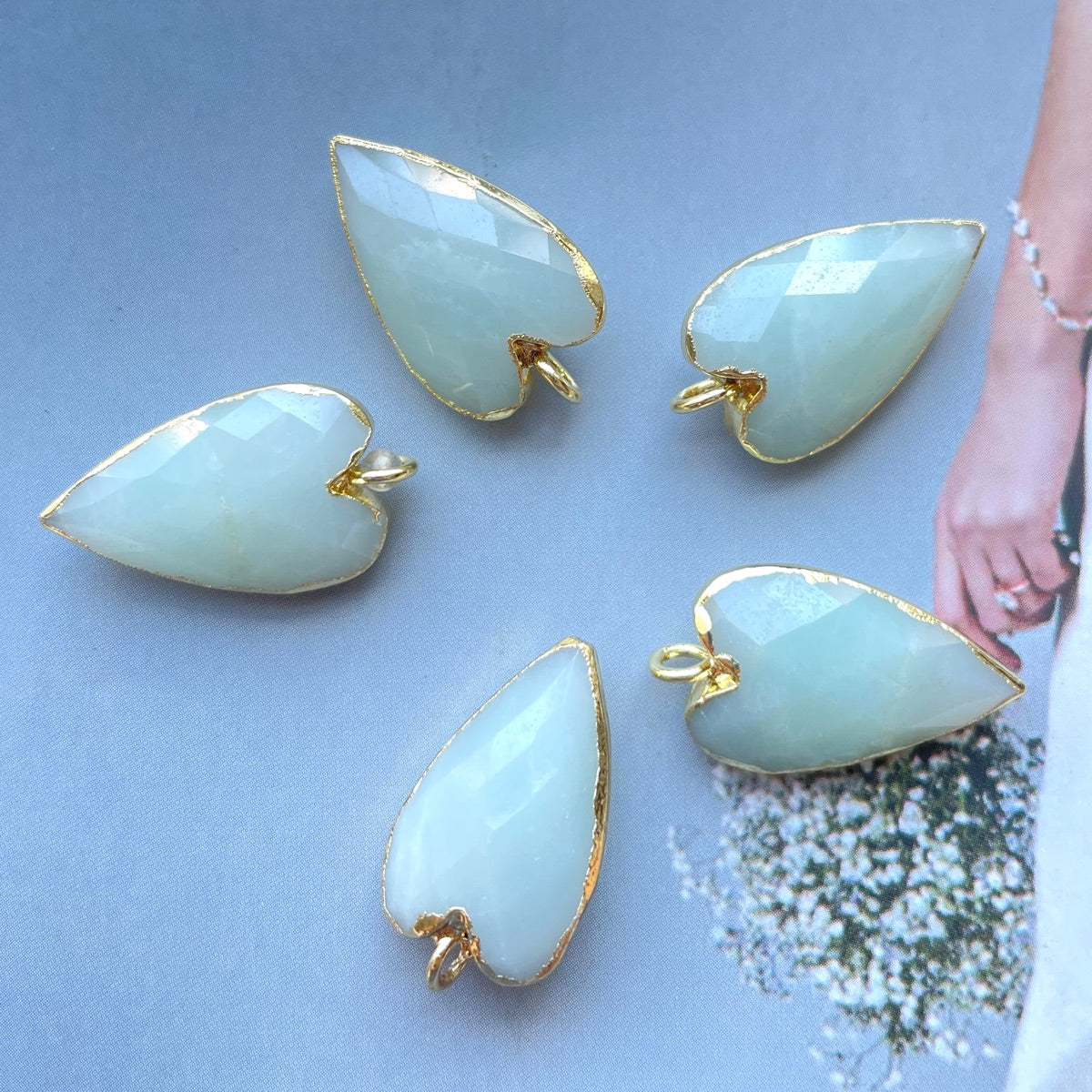 5pcs/Lot Gold Plated Bezel Natural Labradorite Amethyst Black Onyx Rose Quartz Faceted Heart Pendants Green Aventurine Quartz Stone Charms New Charms Arrivals Charms Beads Beyond