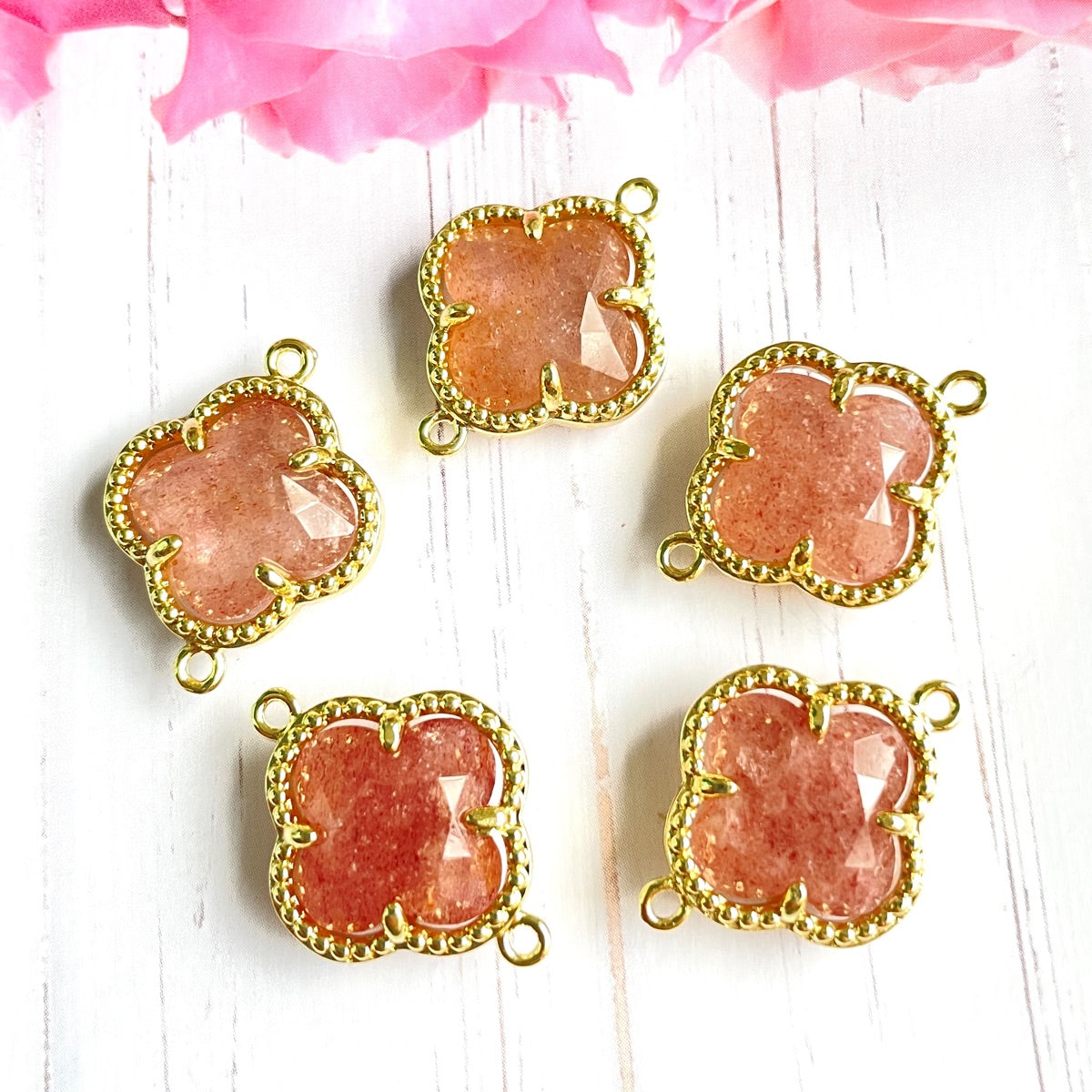 5pcs/Lot Gold Plated Bezel Labradorite Amethyst Rose Quartz White Quartz Tiger Eye Clover Flower Connectors Strawberry Quartz Stone Charms Flower Connectors New Charms Arrivals Charms Beads Beyond