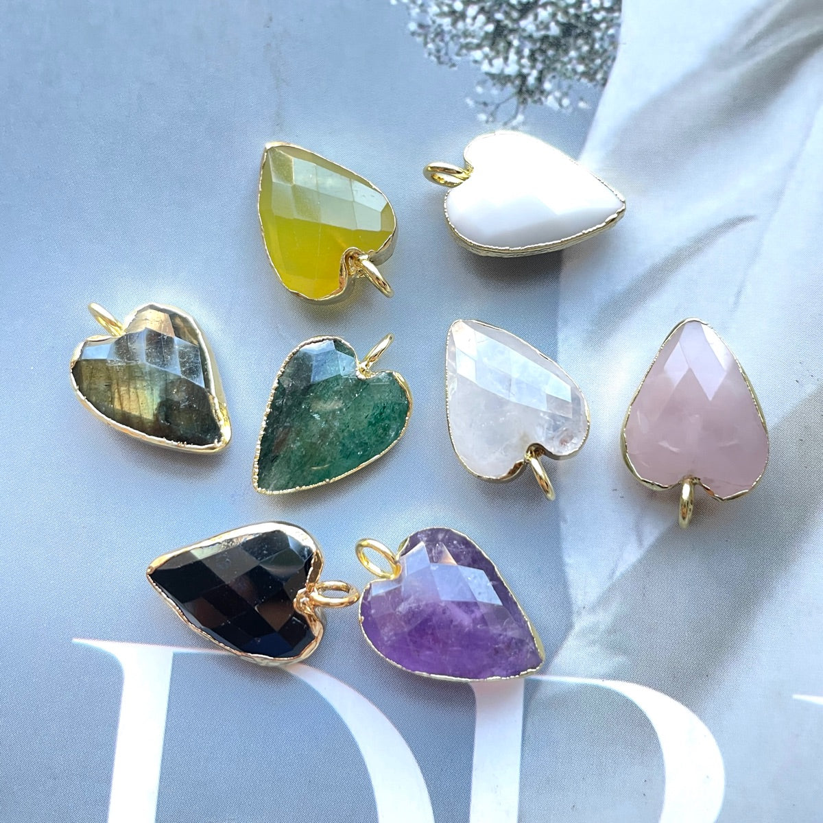 5pcs/Lot Gold Plated Bezel Natural Labradorite Amethyst Black Onyx Rose Quartz Small Heart Pendants Stone Charms New Charms Arrivals Charms Beads Beyond