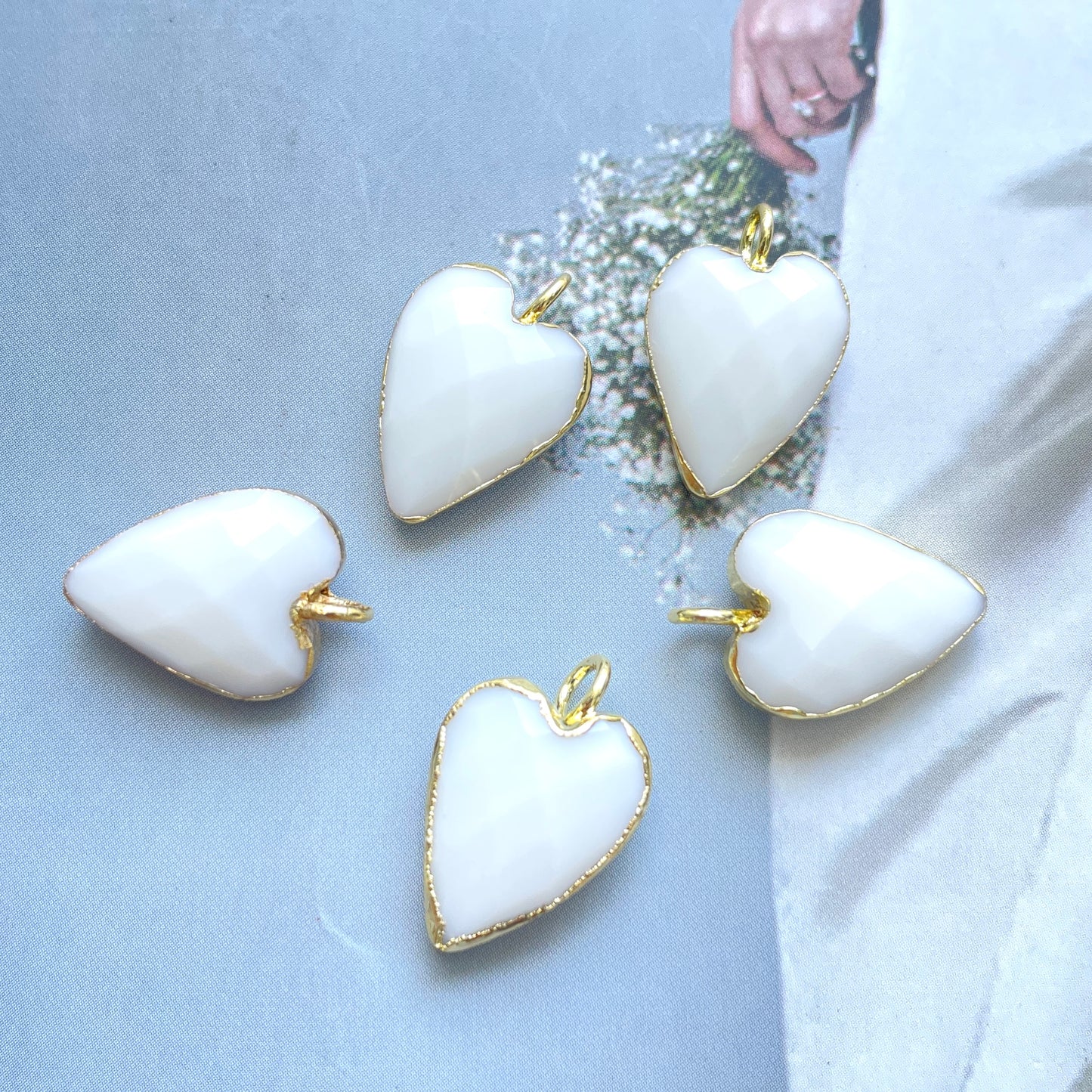 5pcs/Lot Gold Plated Bezel Natural Labradorite Amethyst Black Onyx Rose Quartz Small Heart Pendants White Ceramic Stone Charms New Charms Arrivals Charms Beads Beyond