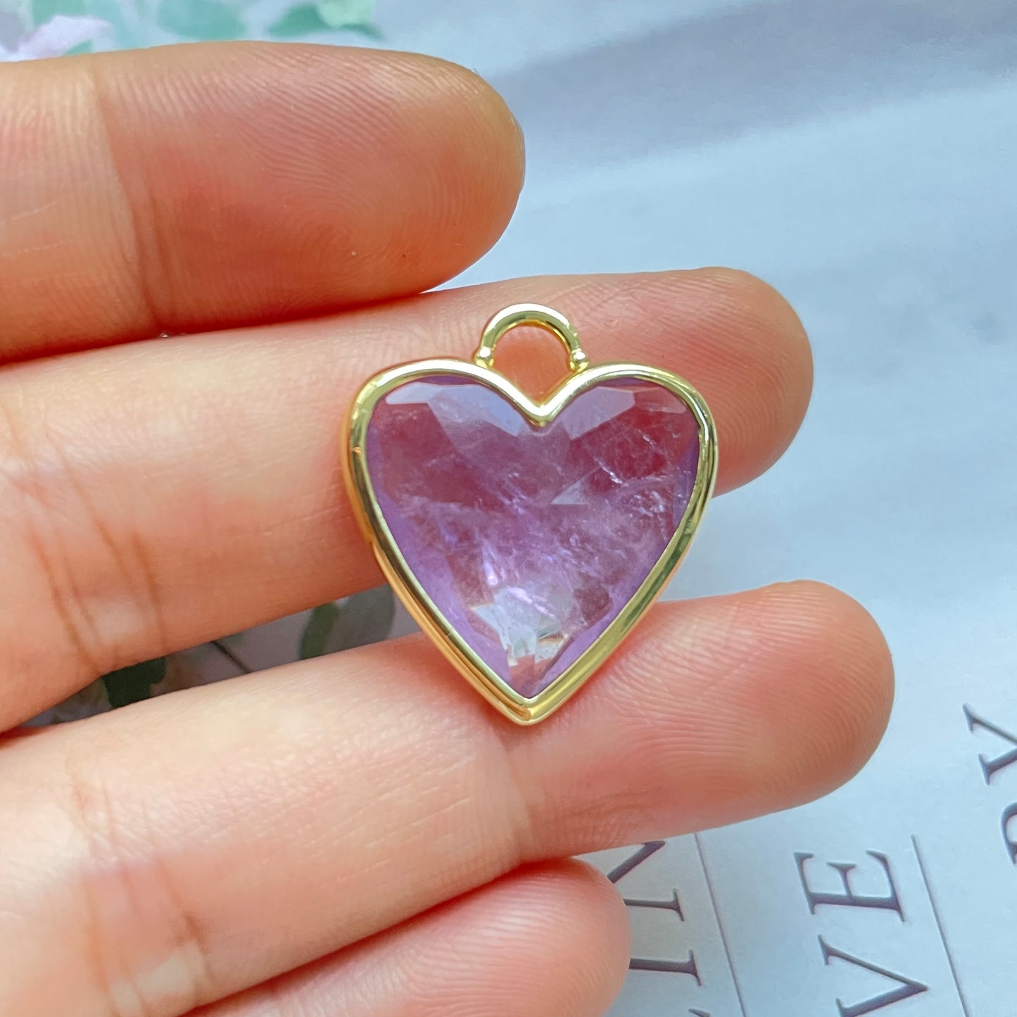 5pcs/Lot Gold Plated Bezel Labradorite Amethyst Strawberry Rose Quartz Heart Pendants Light Amethyst Stone Charms New Charms Arrivals Charms Beads Beyond