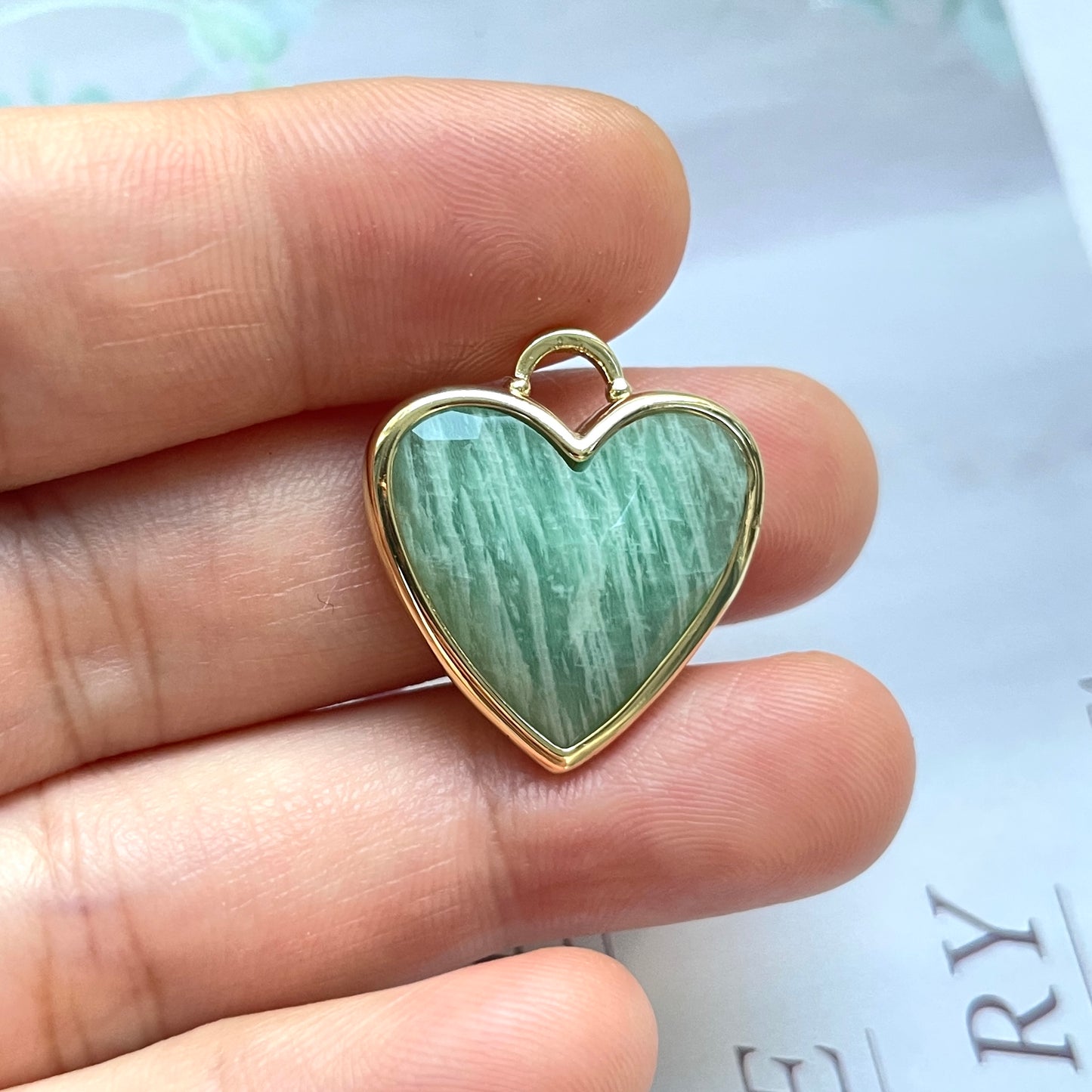 5pcs/Lot Gold Plated Bezel Labradorite Amethyst Strawberry Rose Quartz Heart Pendants Green Aventurine Quartz Stone Charms New Charms Arrivals Charms Beads Beyond