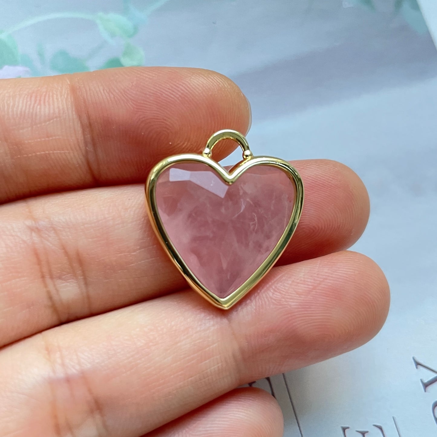 5pcs/Lot Gold Plated Bezel Labradorite Amethyst Strawberry Rose Quartz Heart Pendants Rose Quartz Stone Charms New Charms Arrivals Charms Beads Beyond
