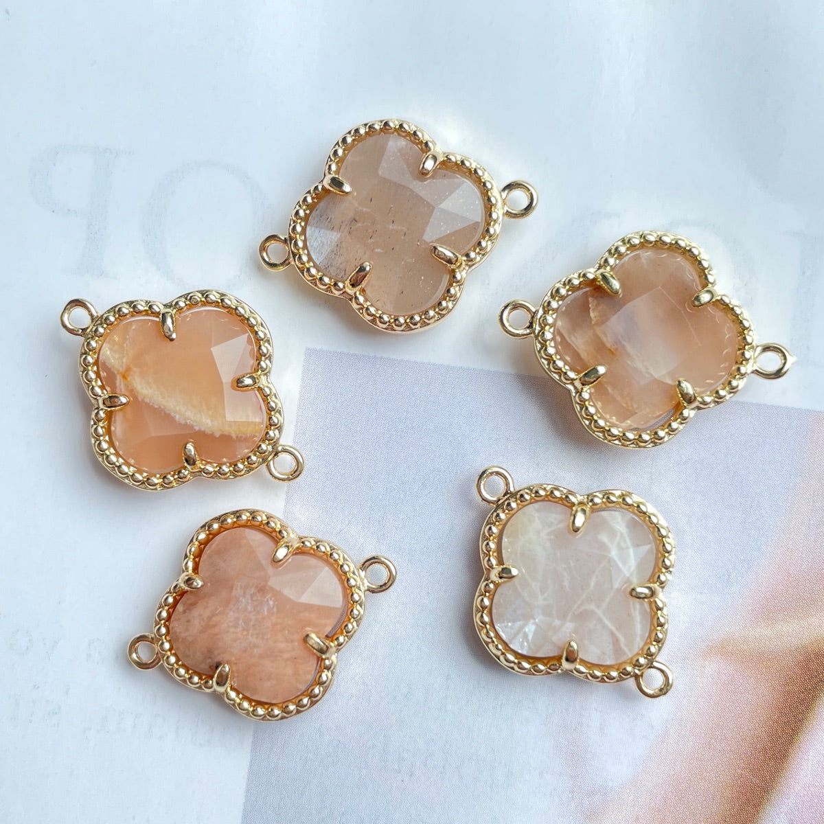 5pcs/Lot Gold Plated Bezel Labradorite Amethyst Rose Quartz White Quartz Tiger Eye Clover Flower Connectors Sun Stone Stone Charms Flower Connectors New Charms Arrivals Charms Beads Beyond