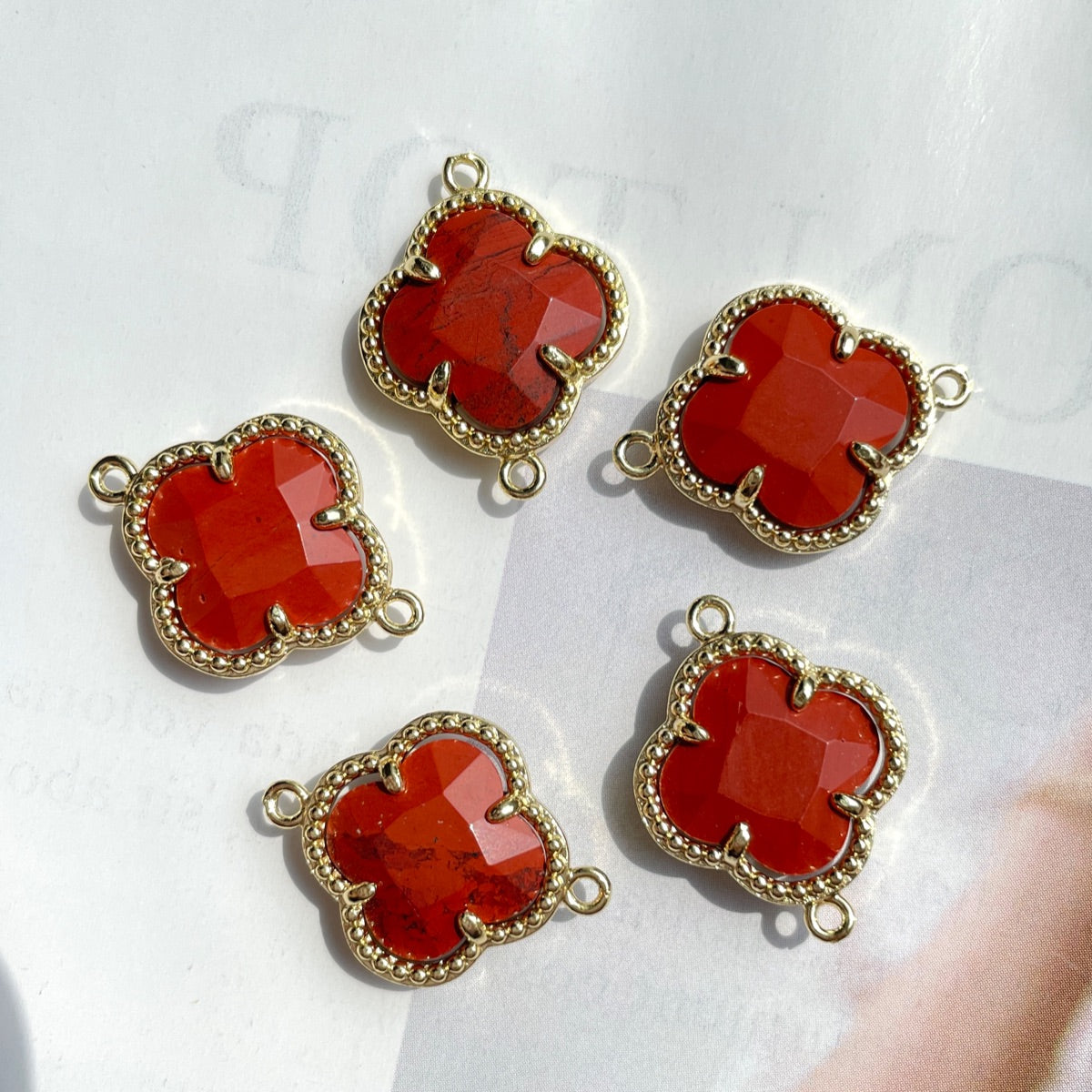 5pcs/Lot Gold Plated Bezel Labradorite Amethyst Rose Quartz White Quartz Tiger Eye Clover Flower Connectors Red Turquoise Stone Charms Flower Connectors New Charms Arrivals Charms Beads Beyond