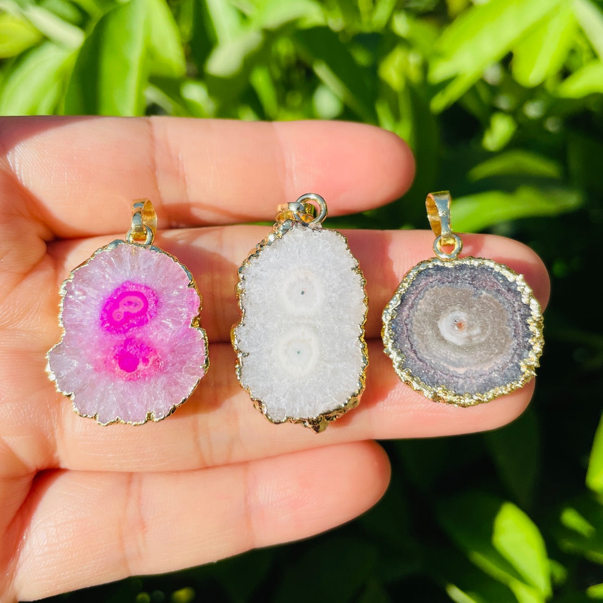 5pcs/lot Small Size 20-25mm Gold Plated Pink White Black Sun Flower Agate Charm Stone Charms New Charms Arrivals Charms Beads Beyond