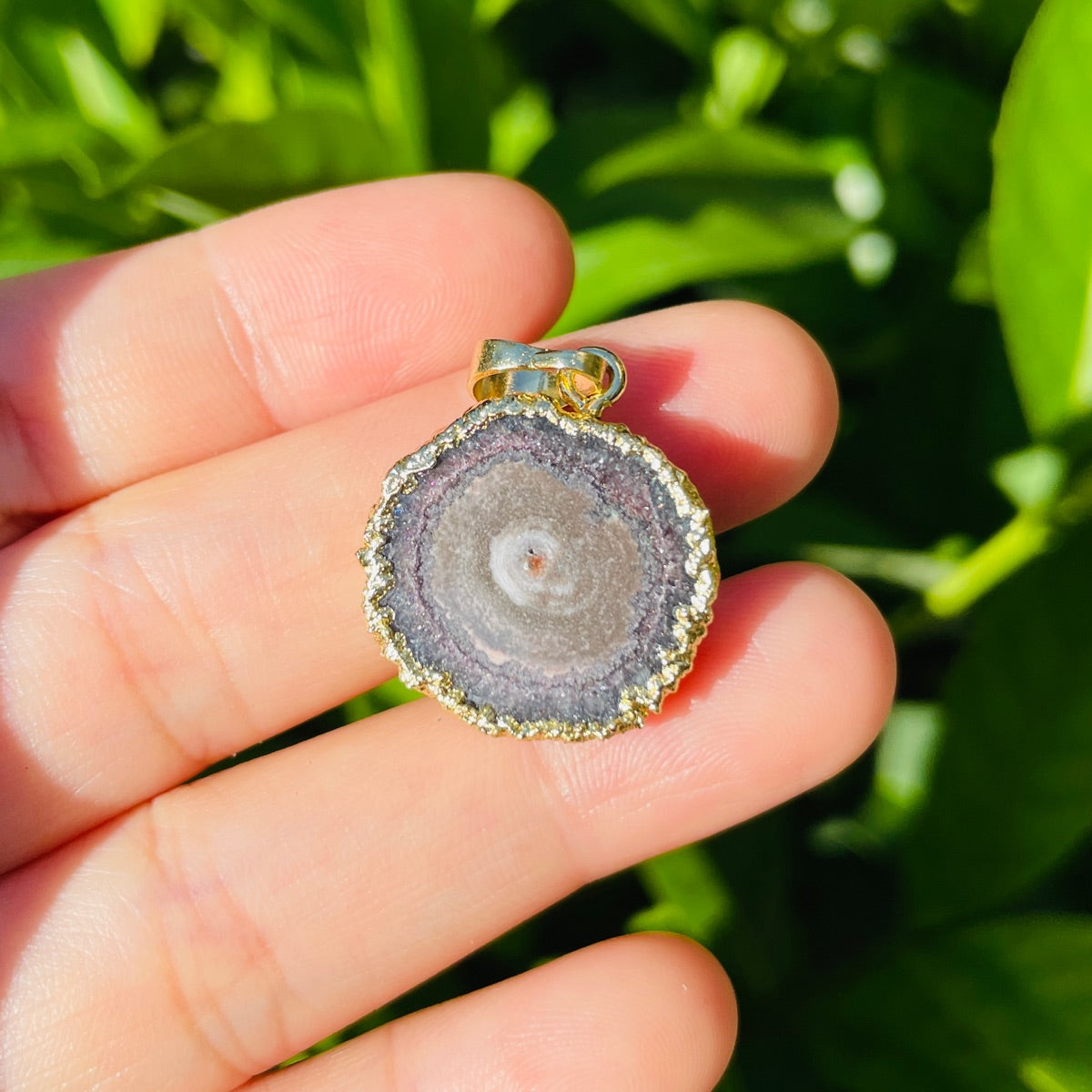 5pcs/lot Small Size 20-25mm Gold Plated Pink White Black Sun Flower Agate Charm Black on Gold Stone Charms New Charms Arrivals Charms Beads Beyond