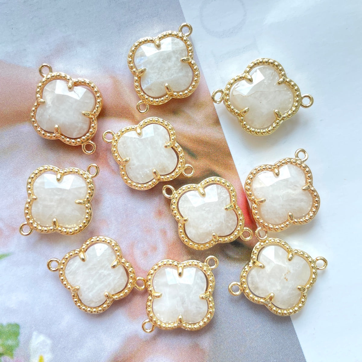 5pcs/Lot Gold Plated Bezel Labradorite Amethyst Rose Quartz White Quartz Tiger Eye Clover Flower Connectors Moon Stone Stone Charms Flower Connectors New Charms Arrivals Charms Beads Beyond