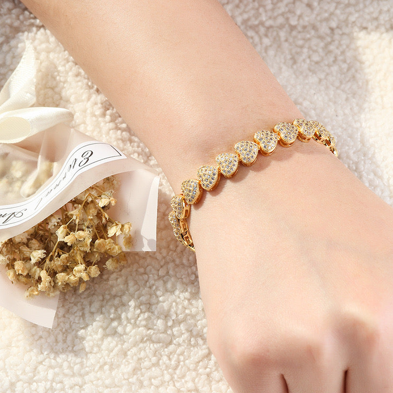 2pcs/lot CZ Paved Heart Bracelet Women Bracelets Charms Beads Beyond