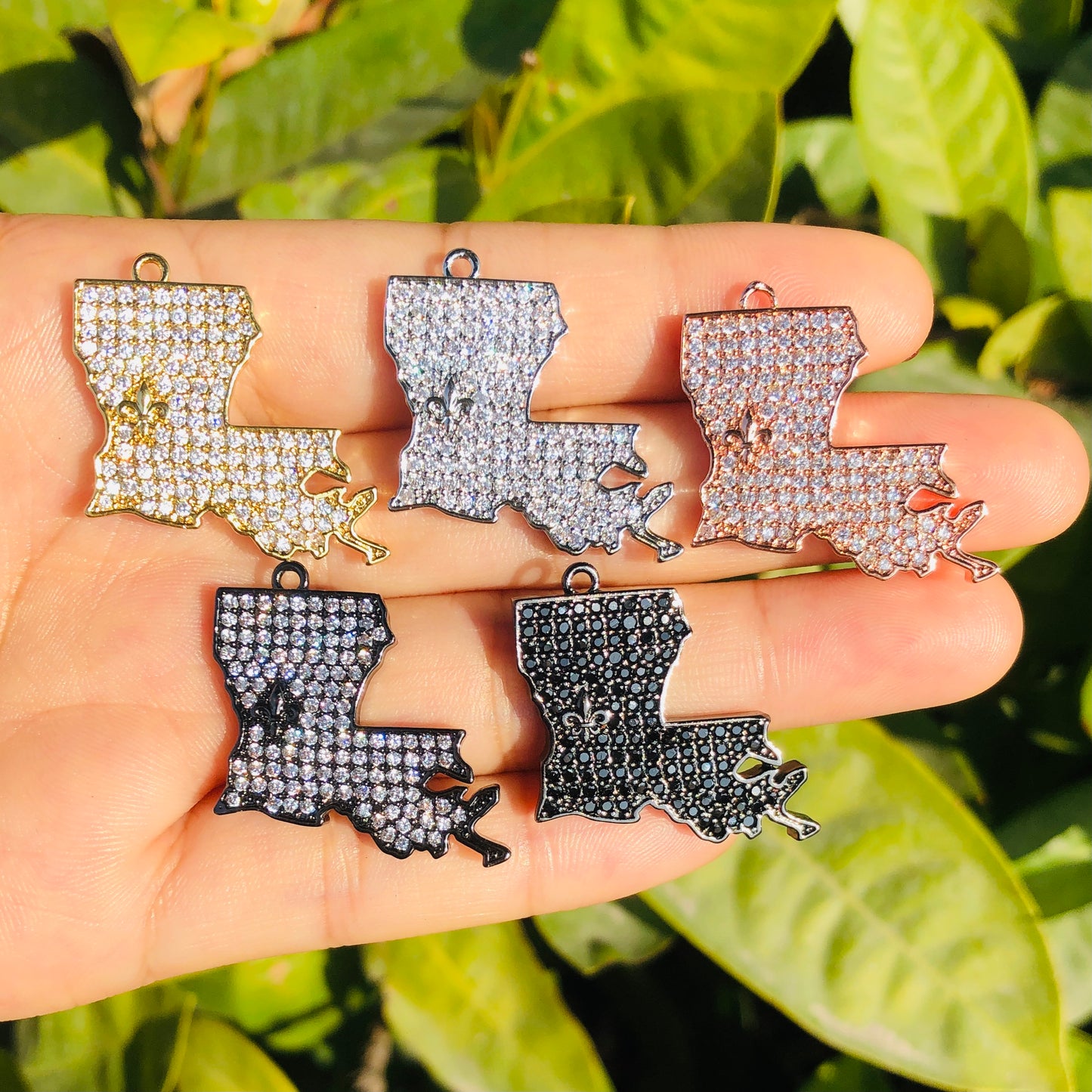 10pcs/lot 24*26mm CZ Paved Fleur De Lis Sign Louisiana Map Saints Charms Mix Colors CZ Paved Charms American Football Sports Louisiana Inspired Maps Charms Beads Beyond
