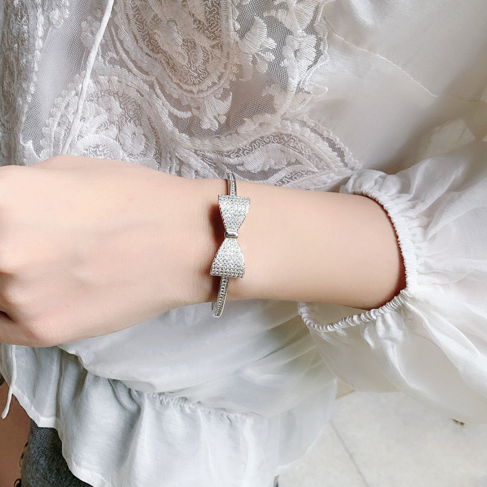 2pcs/lot CZ Paved Bow Tie Open Bracelet Women Bracelets Charms Beads Beyond