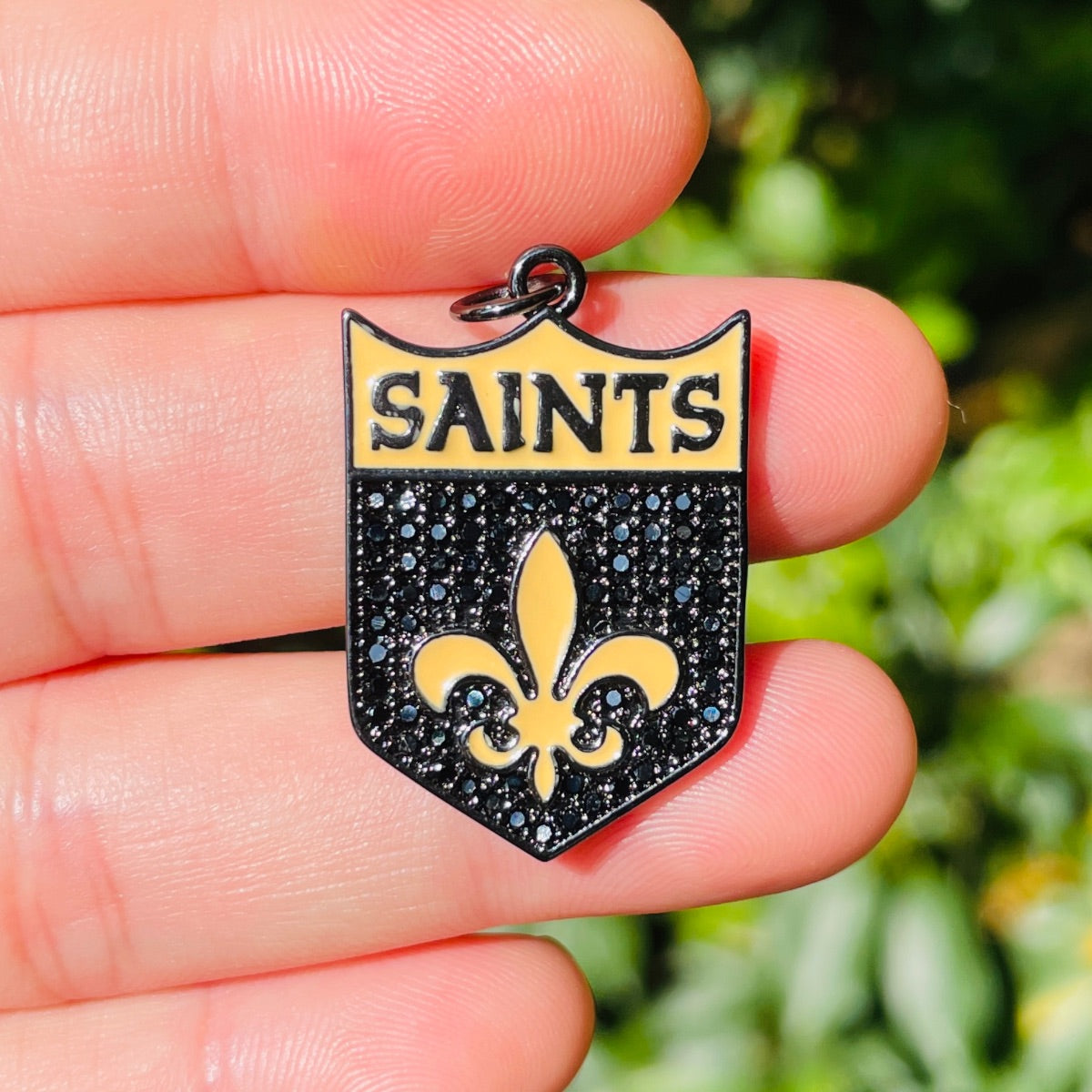 10pcs/lot 31*20mm Fleur De Lis CZ Saints Shield Charms Black on Black CZ Paved Charms American Football Sports Louisiana Inspired New Charms Arrivals Charms Beads Beyond