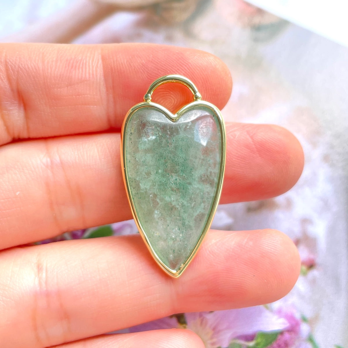 5pcs/Lot Gold Plated Bezel Labradorite Amethyst Strawberry Rose Quartz Long Heart Pendants Green Strawberry quartz Stone Charms New Charms Arrivals Charms Beads Beyond