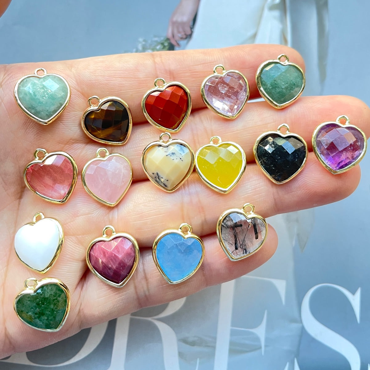 5pcs/Lot Gold Plated Bezel Natural Amethyst Tiger Eye Rose Quartz Faceted Small Size Heart Pendants Mix Random Colors Stone Charms New Charms Arrivals Charms Beads Beyond