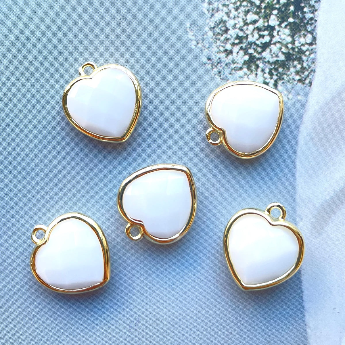 5pcs/Lot Gold Plated Bezel Natural Amethyst Tiger Eye Rose Quartz Faceted Small Size Heart Pendants White Ceramic Stone Charms New Charms Arrivals Charms Beads Beyond