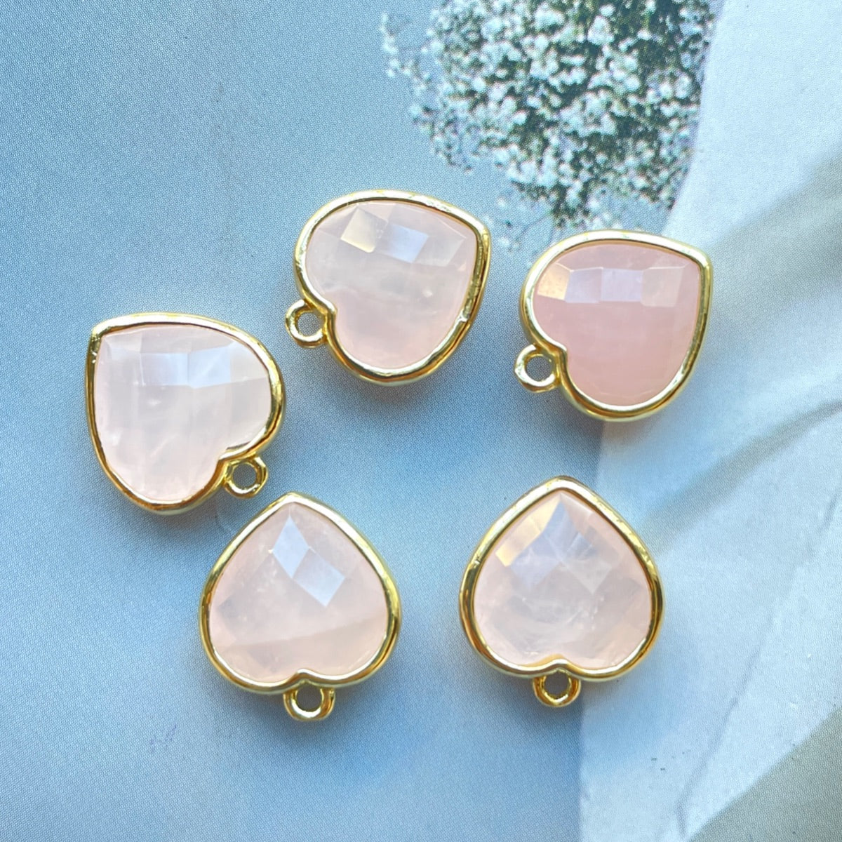 5pcs/Lot Gold Plated Bezel Natural Amethyst Tiger Eye Rose Quartz Faceted Small Size Heart Pendants Rose Quartz Stone Charms New Charms Arrivals Charms Beads Beyond