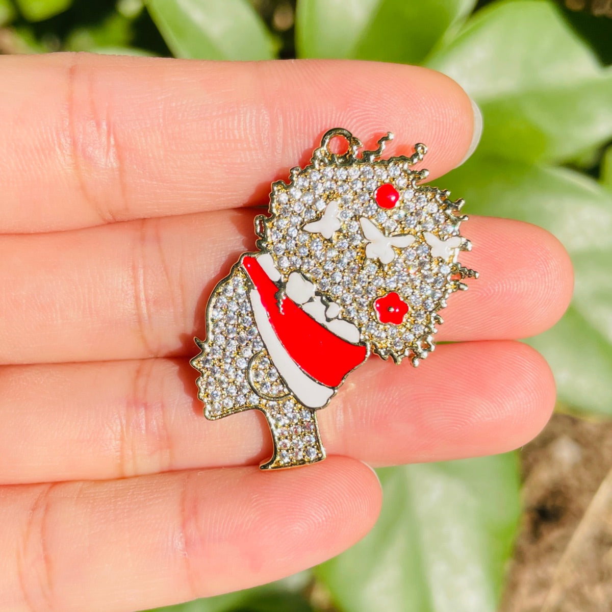 10pcs/lot 36*31mm CZ Pave Afro Girl With Red & White Headband Charms Gold CZ Paved Charms Afro Girl/Queen Charms Charms Beads Beyond