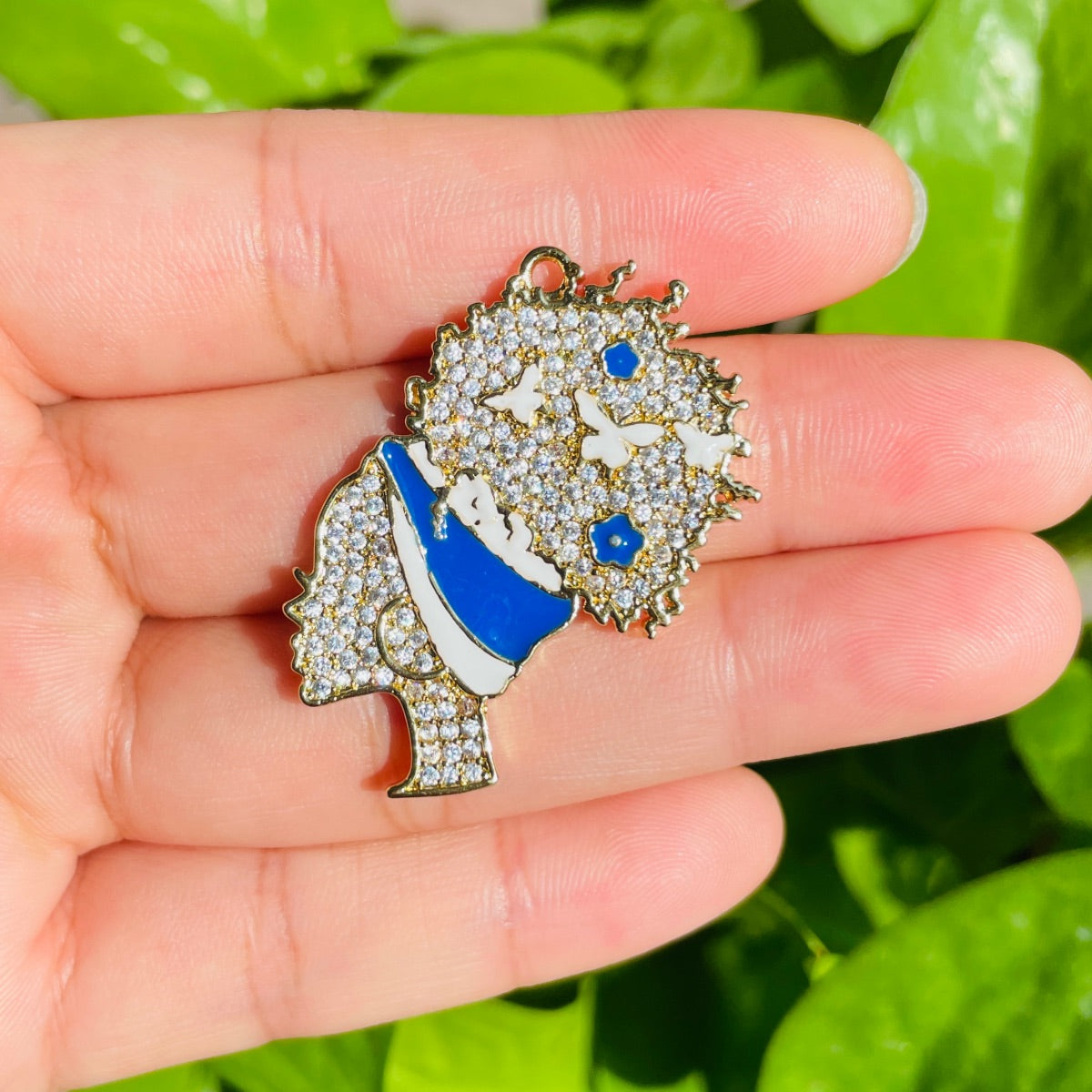 10pcs/lot 36*31mm CZ Pave Afro Girl With Blue & White Headband Charms Gold CZ Paved Charms Afro Girl/Queen Charms Charms Beads Beyond