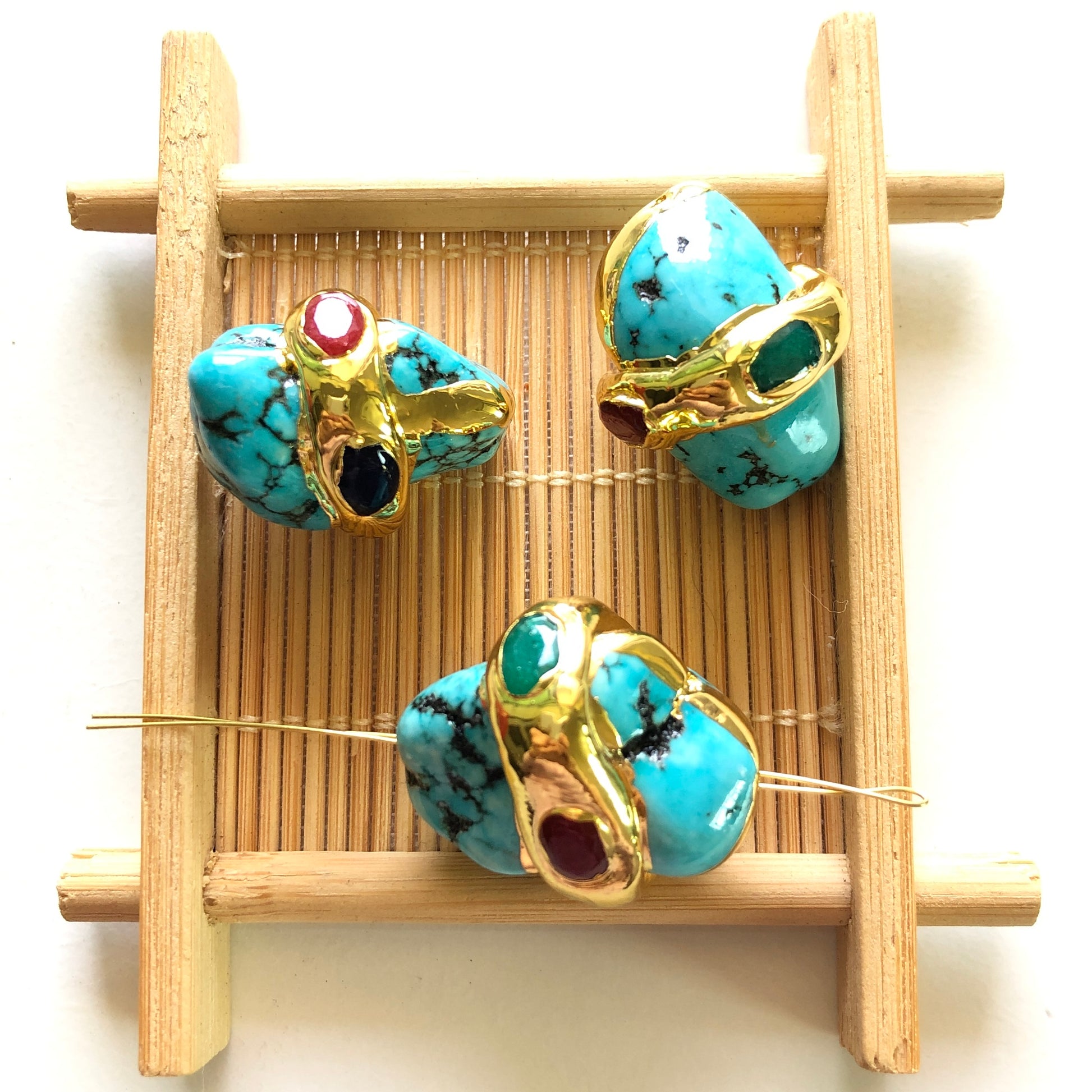 2-5-10pcs/lot 26*23mm Gold Plated Howlite Turquoise Stone Spacers Focal Beads Focal Beads Focal Beads Charms Beads Beyond