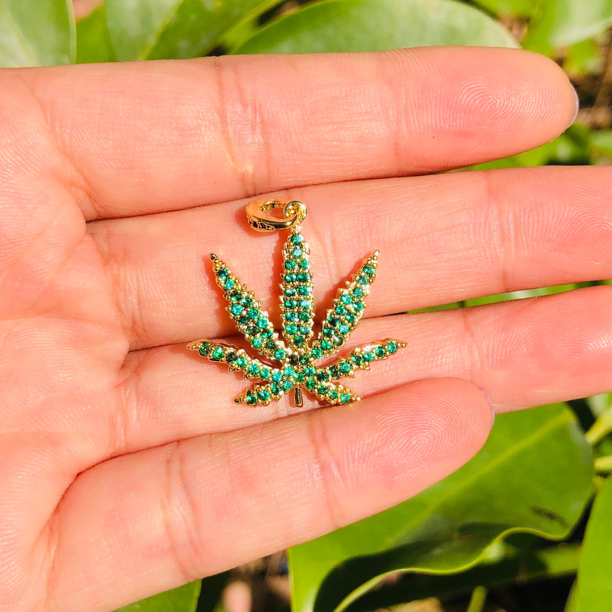 5pcs/lot 25*21.5mm Green CZ Paved Cannabis Leaf Plant Charms CZ Paved Charms Colorful Zirconia Flowers Charms Beads Beyond