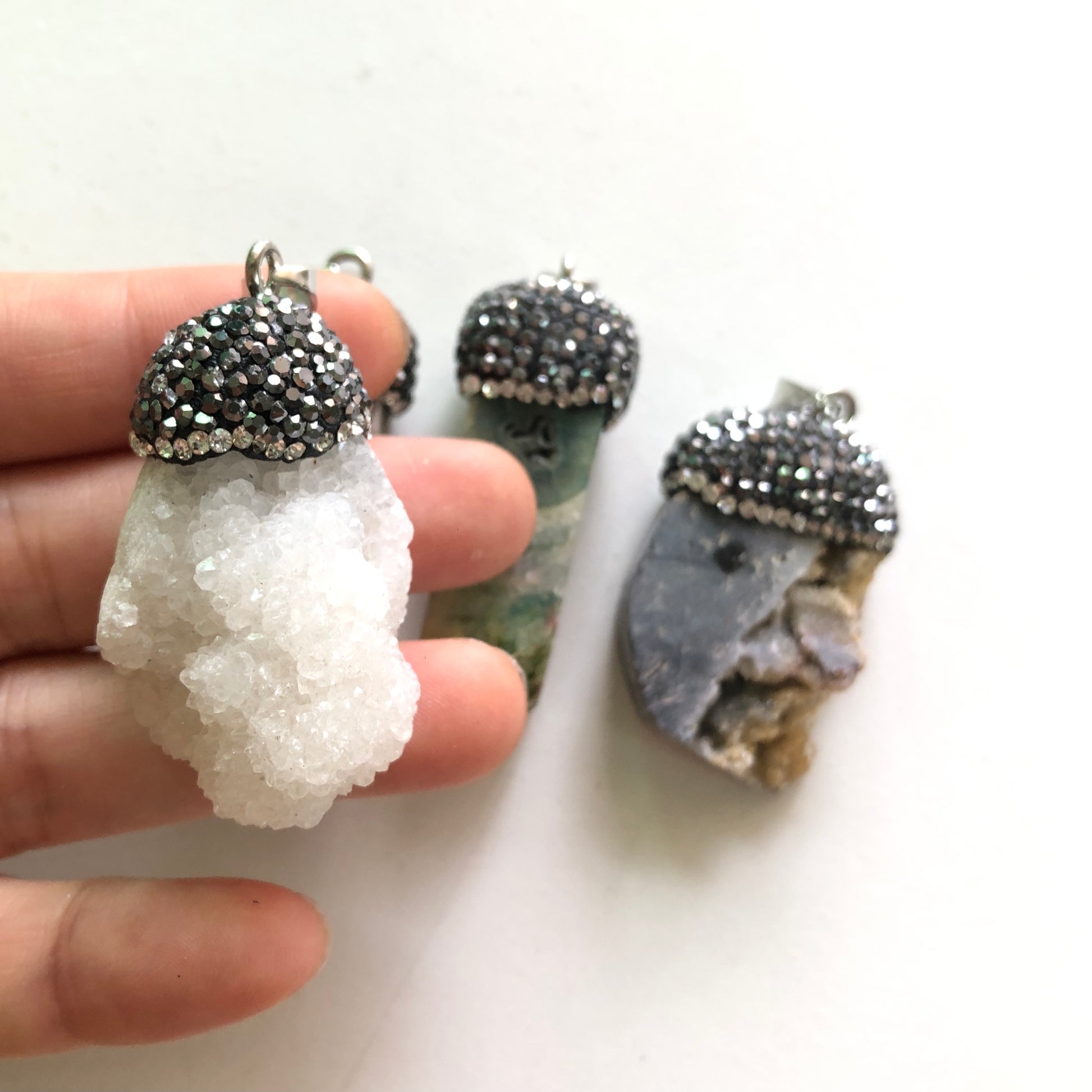 4pcs/lot Rhinestone Paved Mix Color Quartz Charm Stone Charms Charms Beads Beyond
