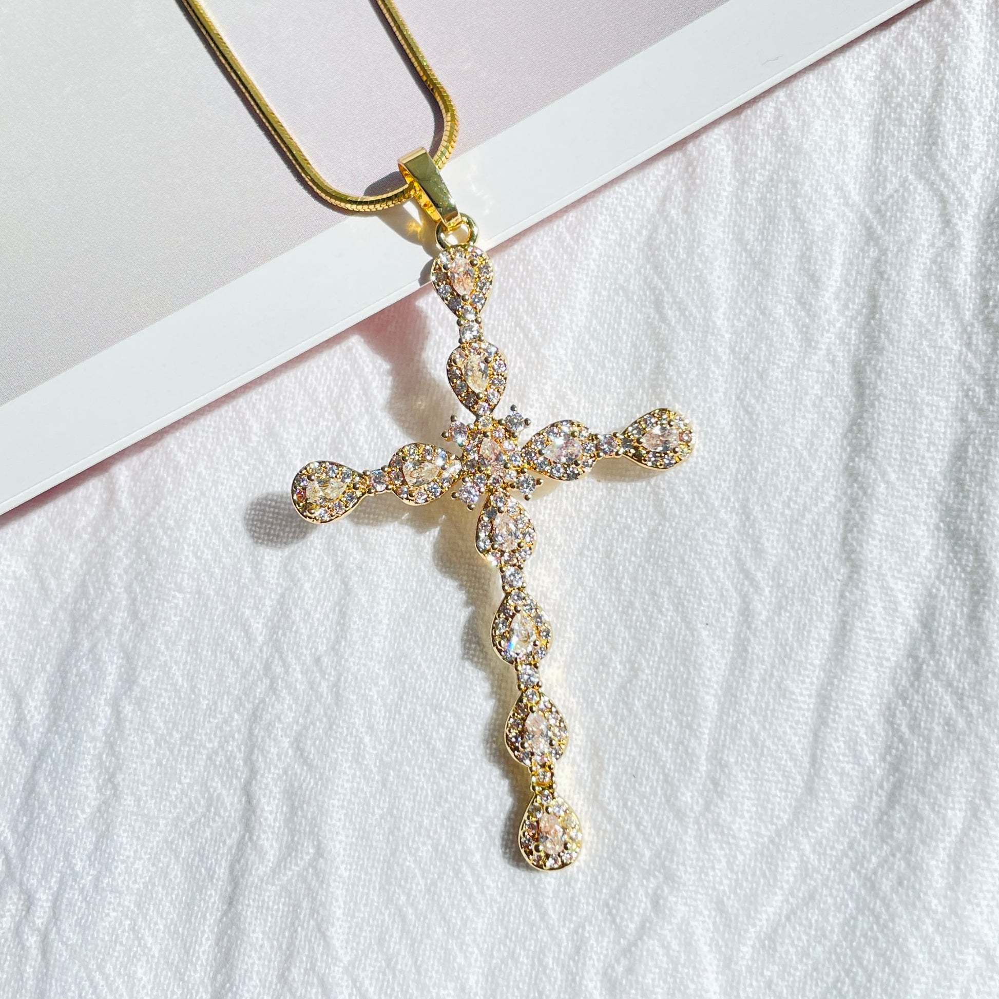 5pcs/lot 49*31mm CZ Pave Gold Plated Cross Necklaces Necklaces Charms Beads Beyond
