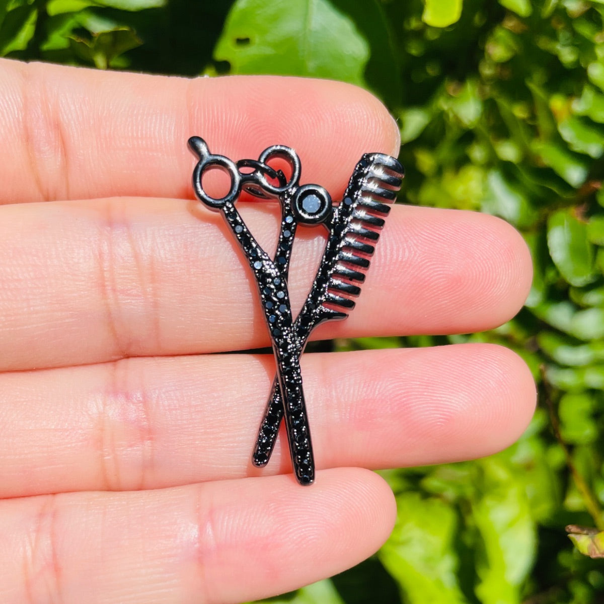 10pcs/lot 34.5*22.3mm CZ Paved Scissor Comb Charms Black on Black CZ Paved Charms Fashion New Charms Arrivals Charms Beads Beyond