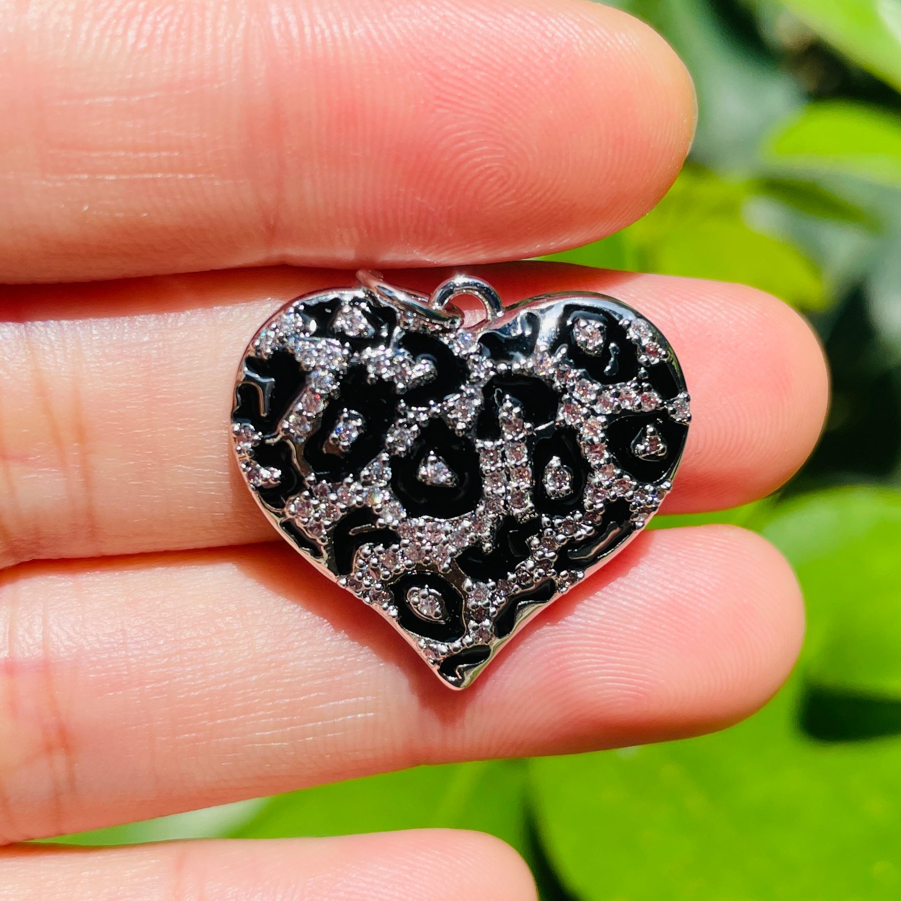 10pcs/lot 24.5*22mm CZ Paved Black Leopard Print Heart Charm Pendants CZ Paved Charms Hearts Leopard Printed New Charms Arrivals Charms Beads Beyond
