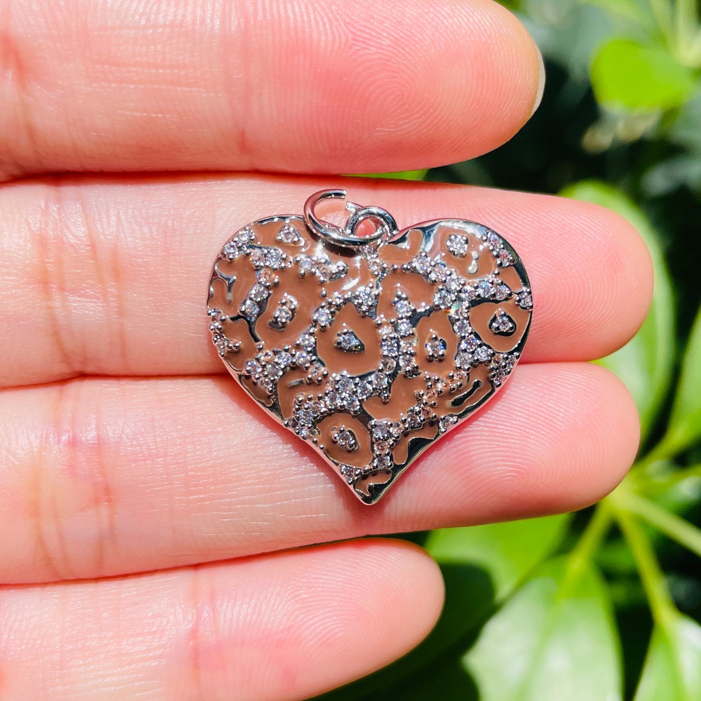 10/lot 24.5*22mm CZ Paved Brown Leopard Print Heart Charm Pendants CZ Paved Charms Hearts Leopard Printed New Charms Arrivals Charms Beads Beyond
