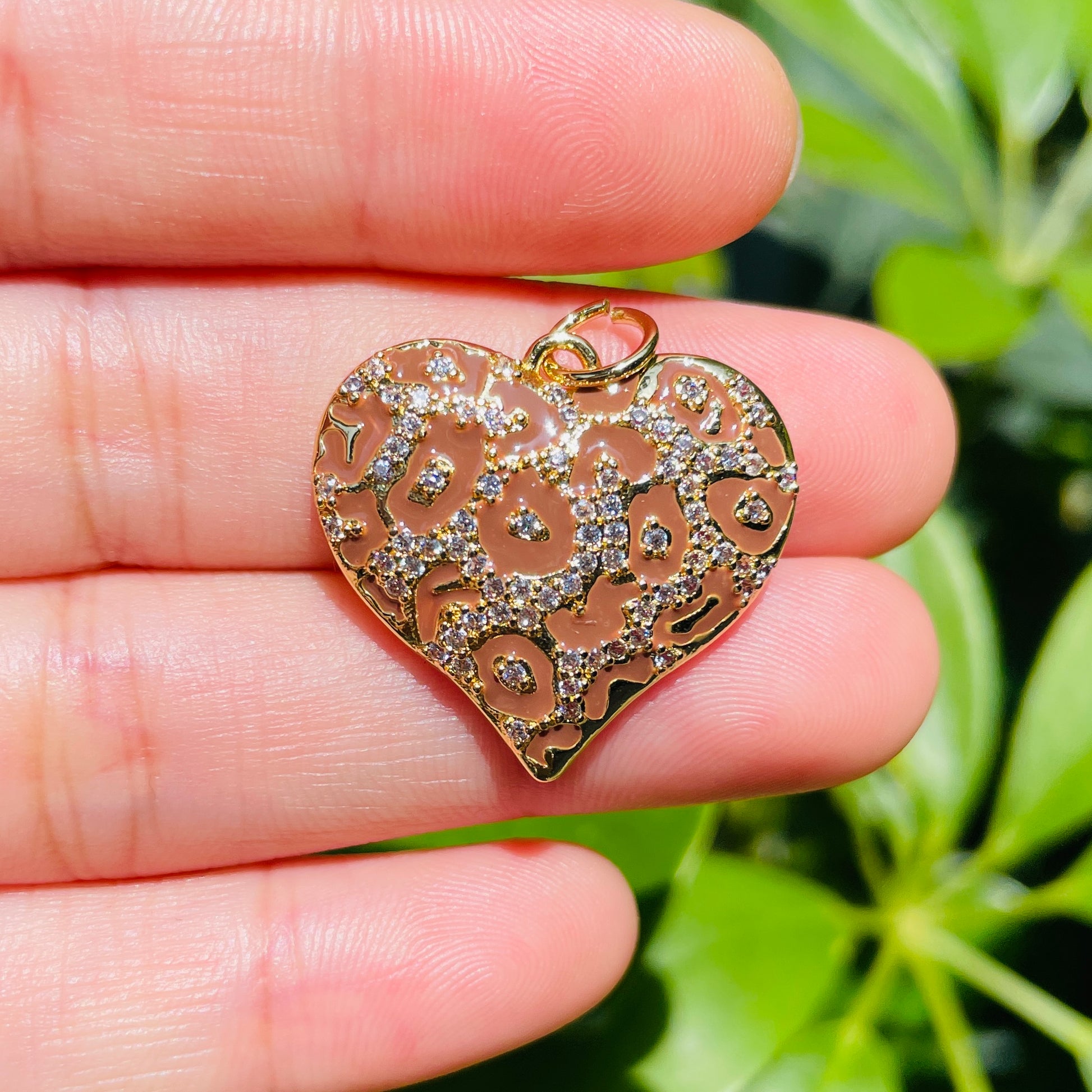 10/lot 24.5*22mm CZ Paved Brown Leopard Print Heart Charm Pendants CZ Paved Charms Hearts Leopard Printed New Charms Arrivals Charms Beads Beyond